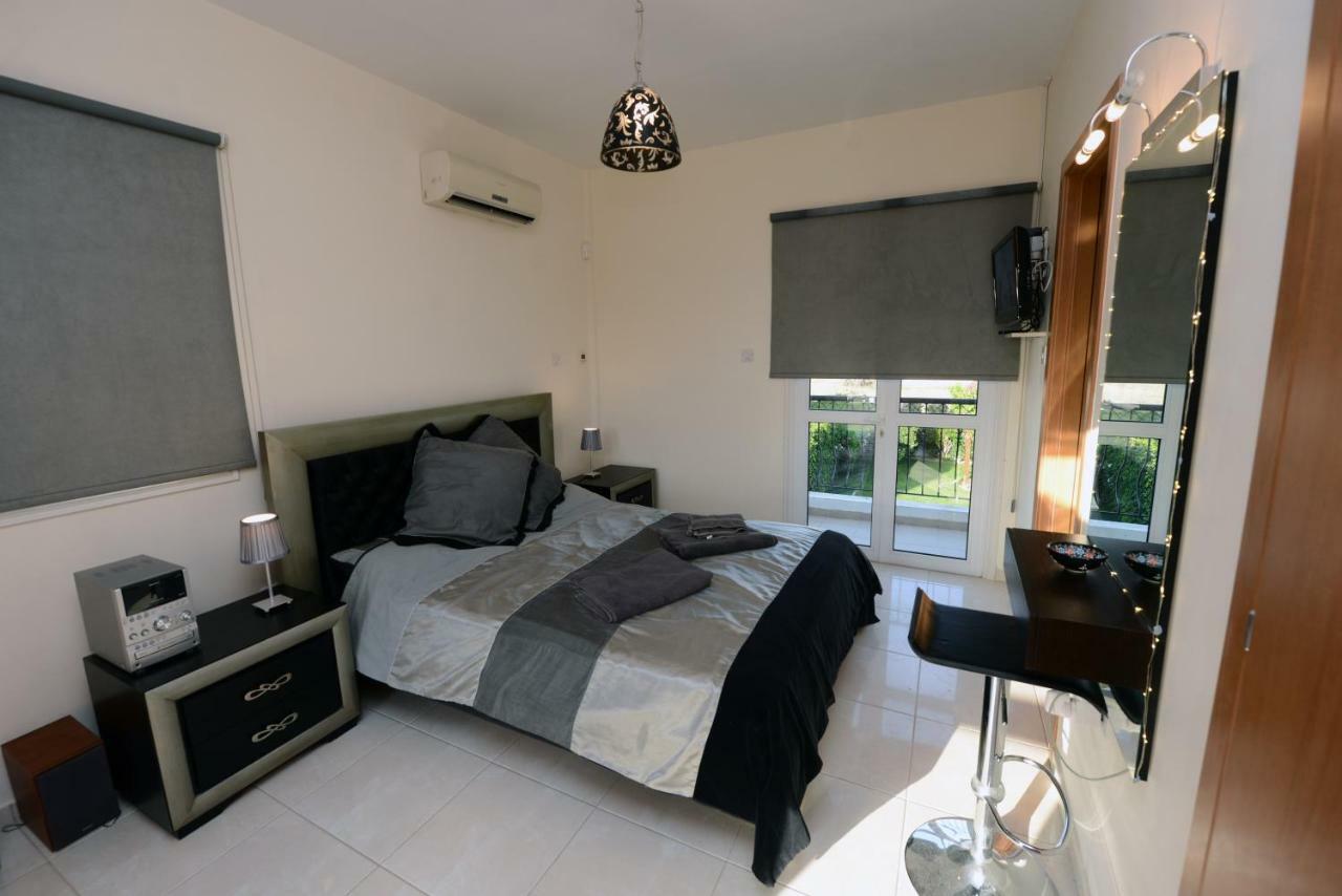 Karythia Villa Pyla Buitenkant foto