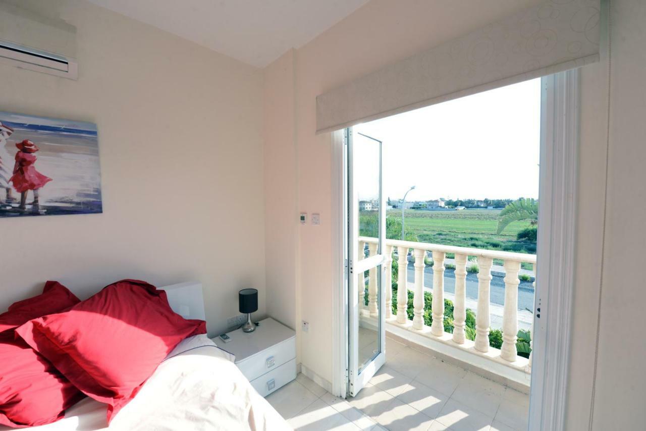Karythia Villa Pyla Buitenkant foto