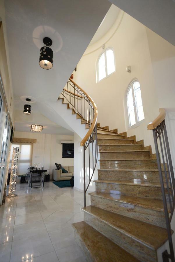Karythia Villa Pyla Buitenkant foto