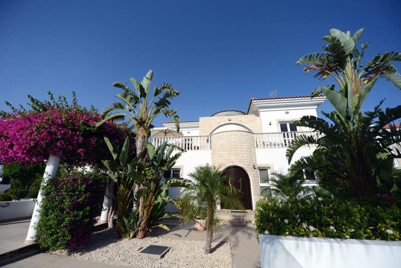 Karythia Villa Pyla Buitenkant foto
