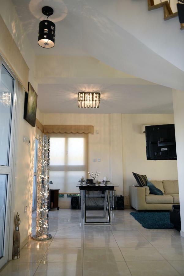 Karythia Villa Pyla Buitenkant foto